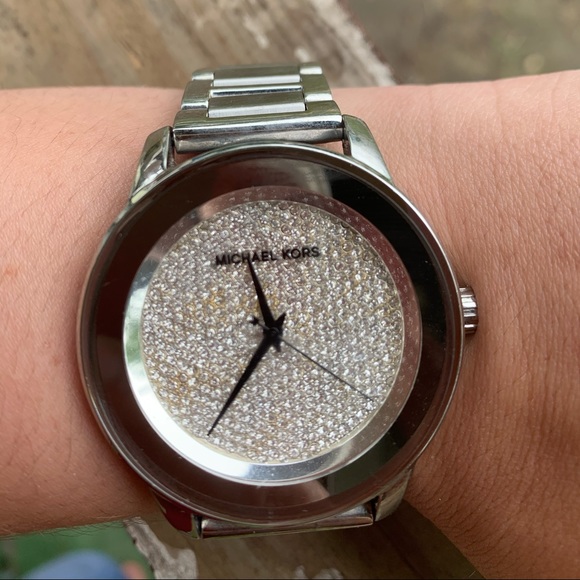 Women’s Michael Kors Watch - Picture 1 of 2